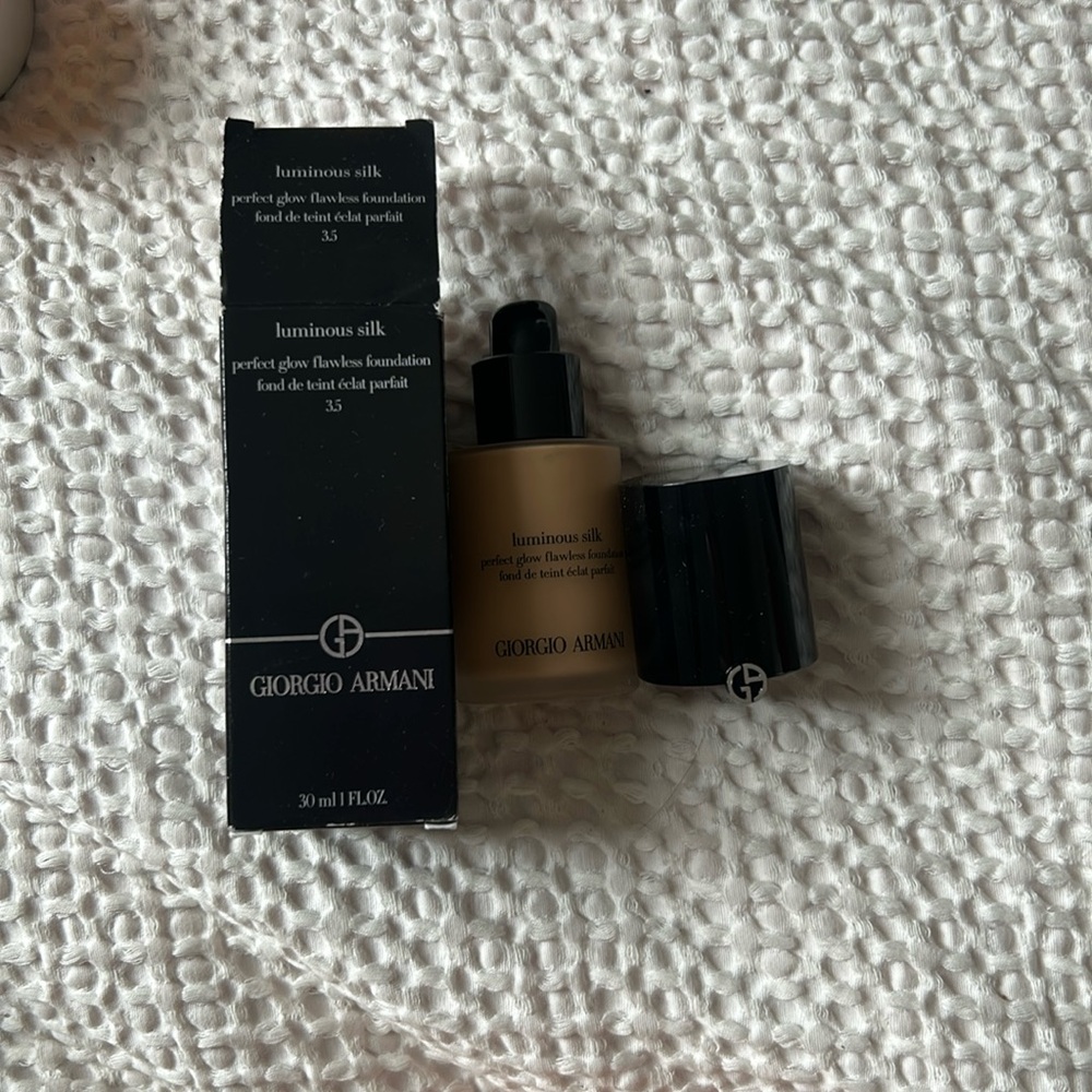 Luminous silk foundation shade 3.5